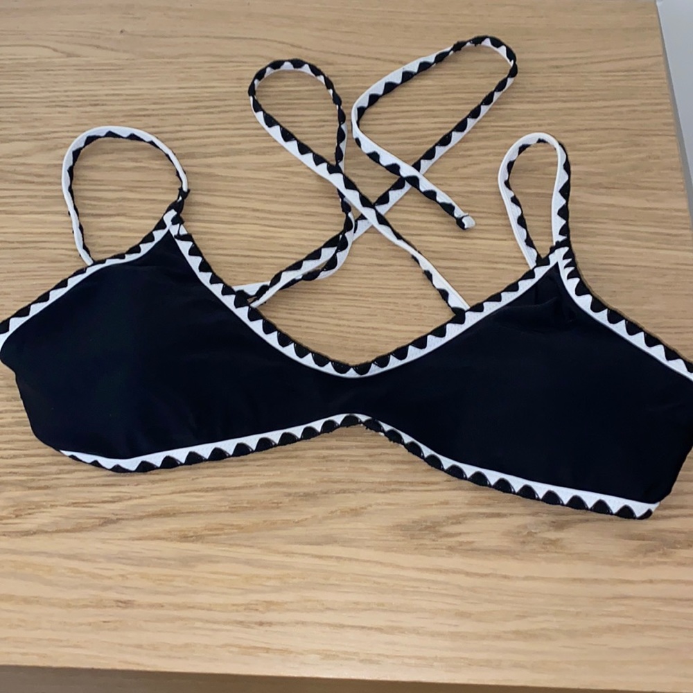 Black bikini top